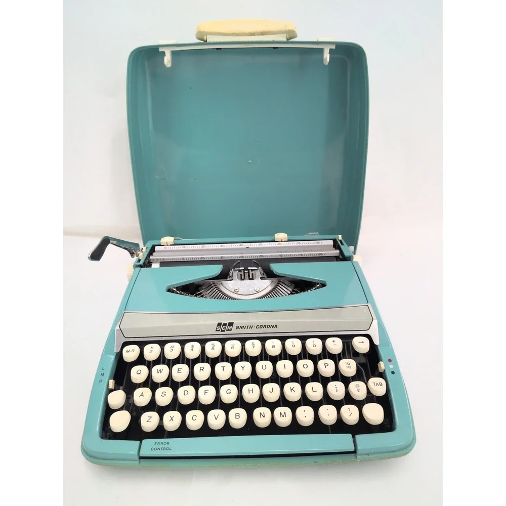 Vintage Smith & Corona Corsair Deluxe Typewriter With Case Aqua Blue